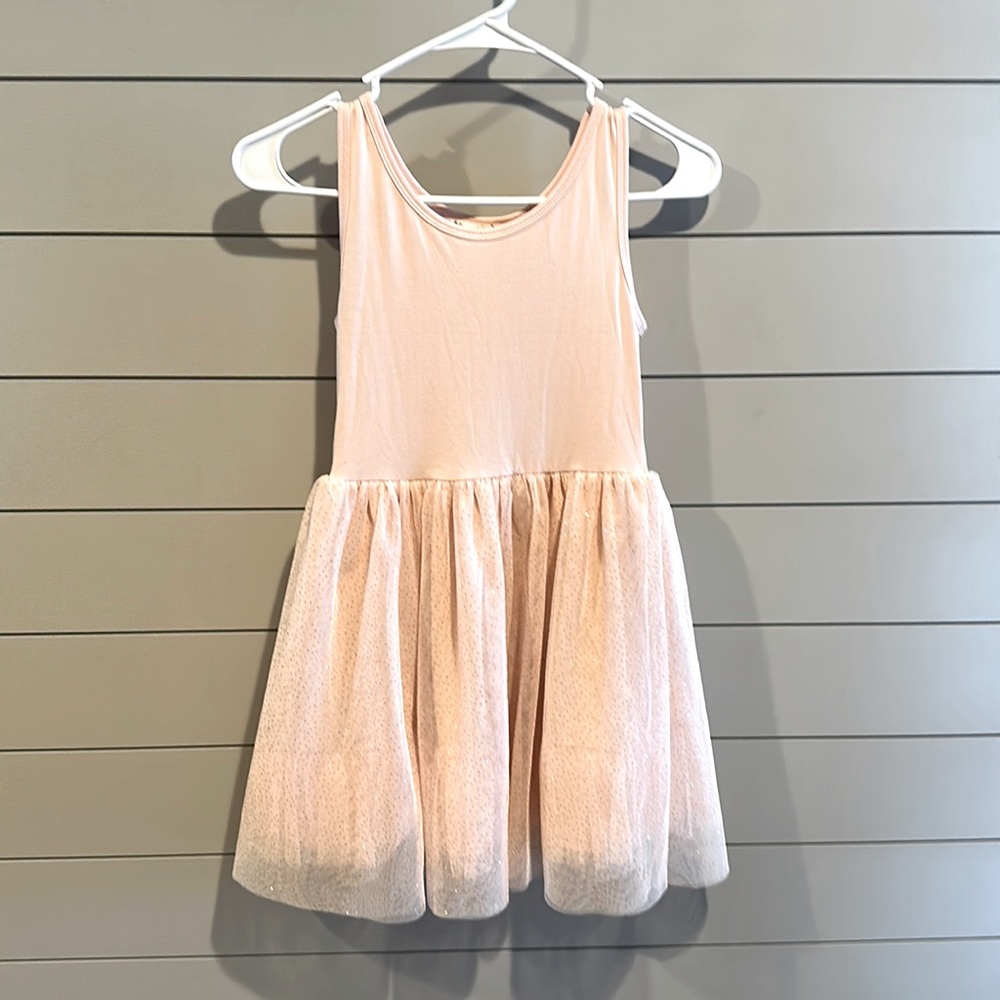 Very cute light pink girls dress!
